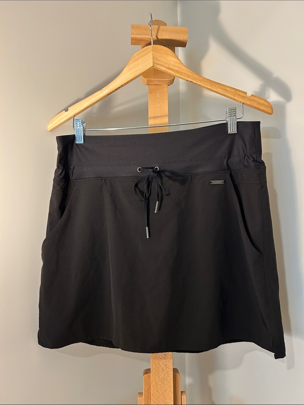 HYBA | Black Athletic Skort with Drawstring Waist and Side Pockets | Size M